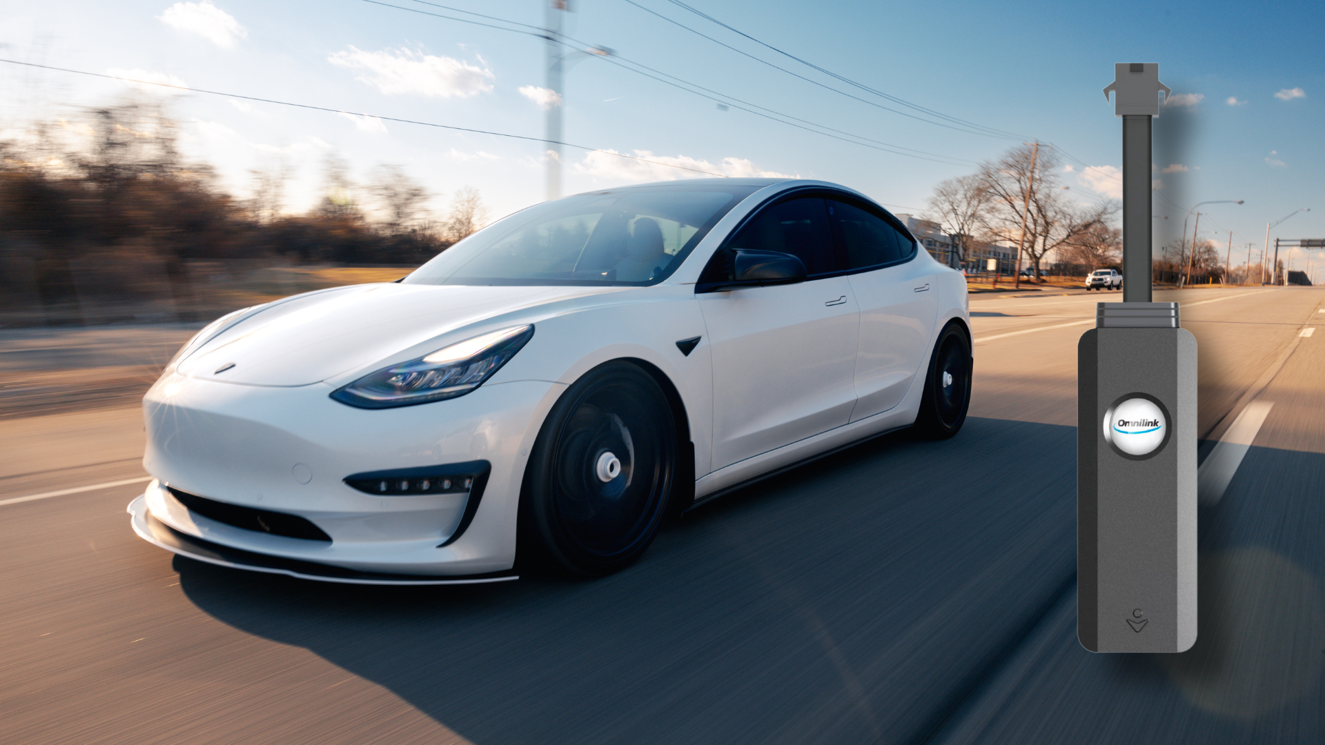 OM900 Basic 4G Compact GPS Tracker - Simple and reliable tracking device for light vehicles and delivery services